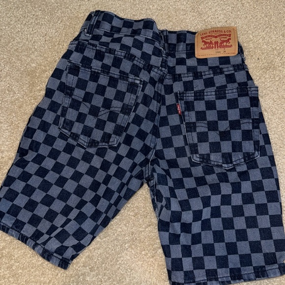 Levi shorts - Picture 2 of 2